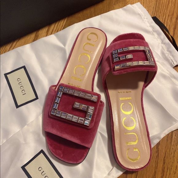 GUCCI PINK VELVET CRYSTAL G LOGO SANDALS - Picture 6 of 7